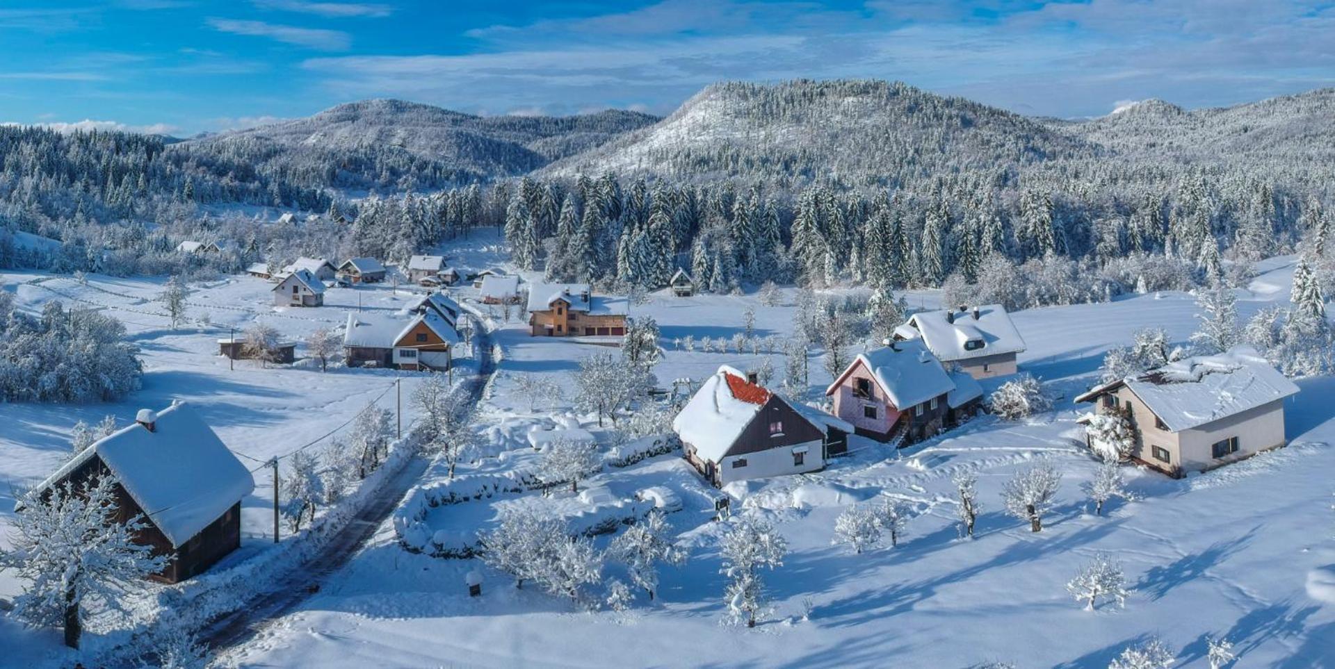 Holiday Home Gorski Lazi Tršće エクステリア 写真